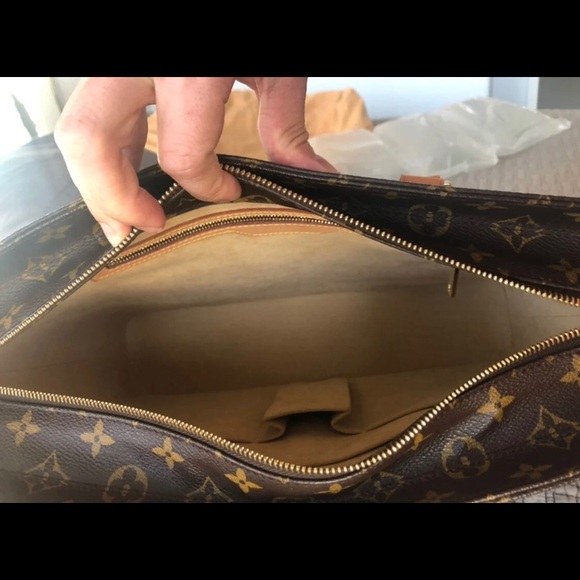 Louis Vuitton Cabas Luco Large Tote - Picture 3 of 8